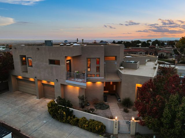 7816 Florence Avenue NE, Albuquerque, NM 87122