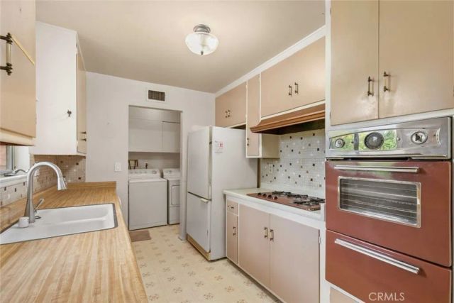 9825 Tujunga Canyon Place, Tujunga, CA 91042