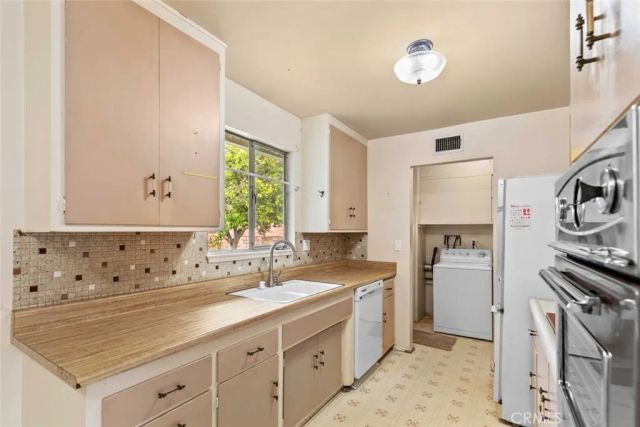 9825 Tujunga Canyon Place, Tujunga, CA 91042