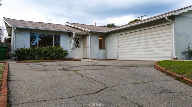 9825 Tujunga Canyon Place, Tujunga, CA 91042