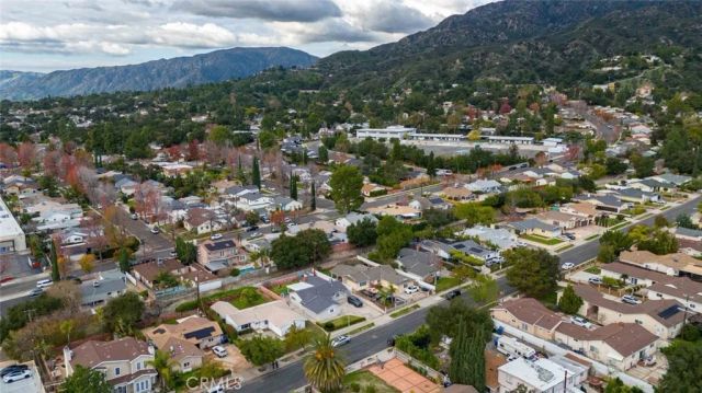 9825 Tujunga Canyon Place, Tujunga, CA 91042