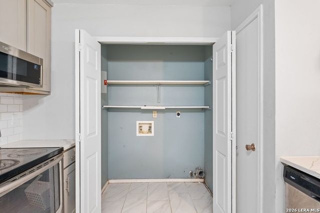 805 Garden Meadow Dr, Universal City, TX 78148