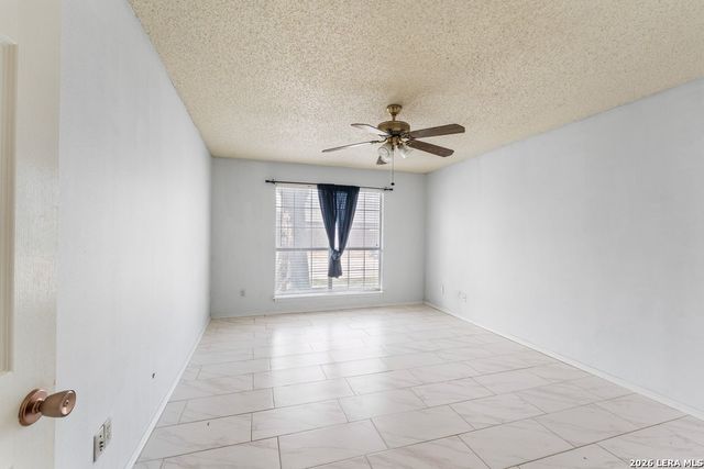 805 Garden Meadow Dr, Universal City, TX 78148