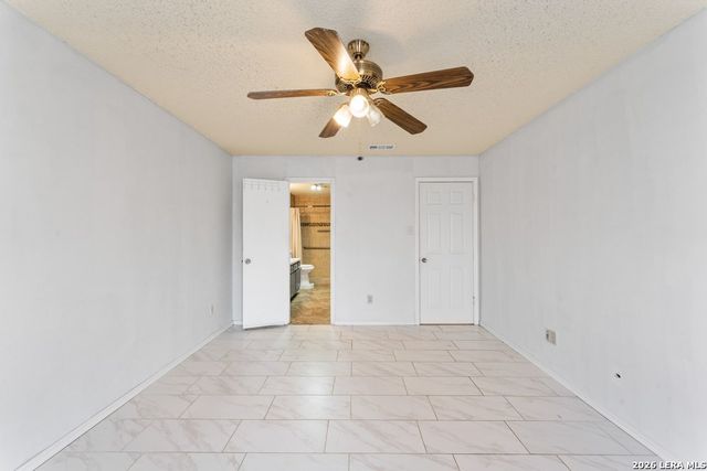 805 Garden Meadow Dr, Universal City, TX 78148