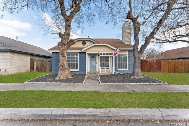 805 Garden Meadow Dr, Universal City, TX 78148