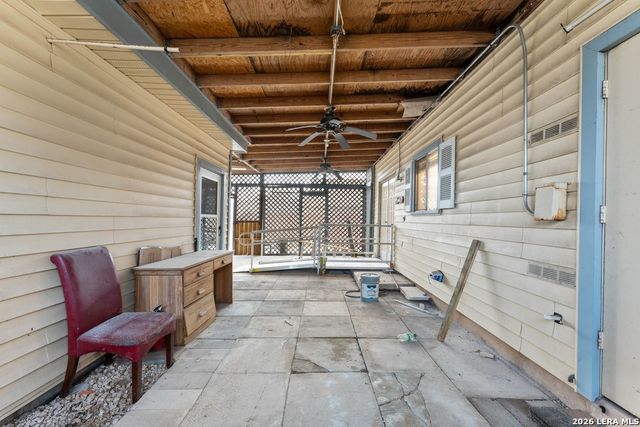 805 Garden Meadow Dr, Universal City, TX 78148