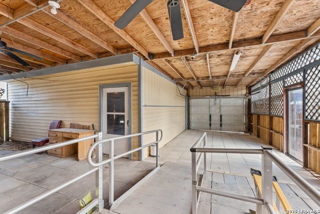 805 Garden Meadow Dr, Universal City, TX 78148