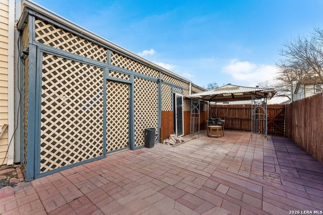 805 Garden Meadow Dr, Universal City, TX 78148