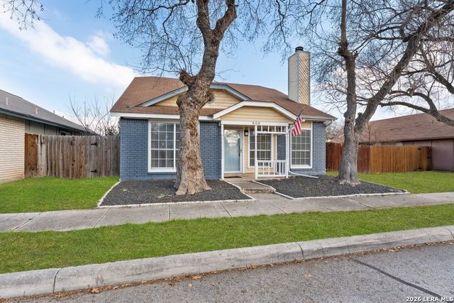 805 Garden Meadow Dr, Universal City, TX 78148