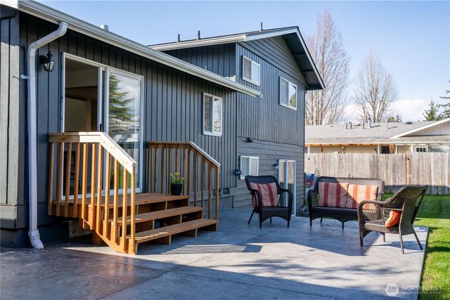 230 Peace Arch Court, Blaine, WA 98230