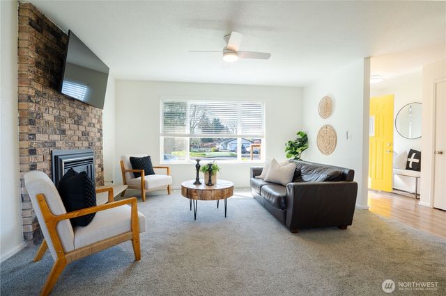 230 Peace Arch Court, Blaine, WA 98230