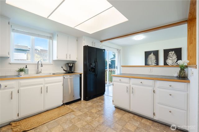 230 Peace Arch Court, Blaine, WA 98230