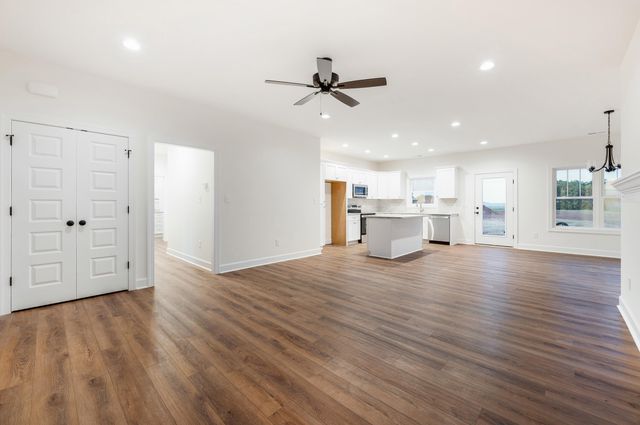 10480 Leesville RD, Lynch Station, VA 24571