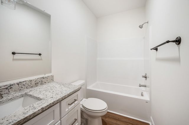10480 Leesville RD, Lynch Station, VA 24571