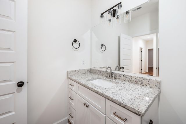 10480 Leesville RD, Lynch Station, VA 24571