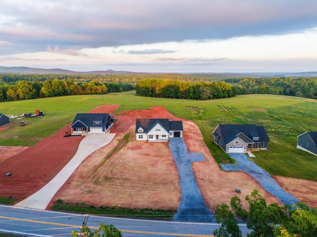 10480 Leesville RD, Lynch Station, VA 24571