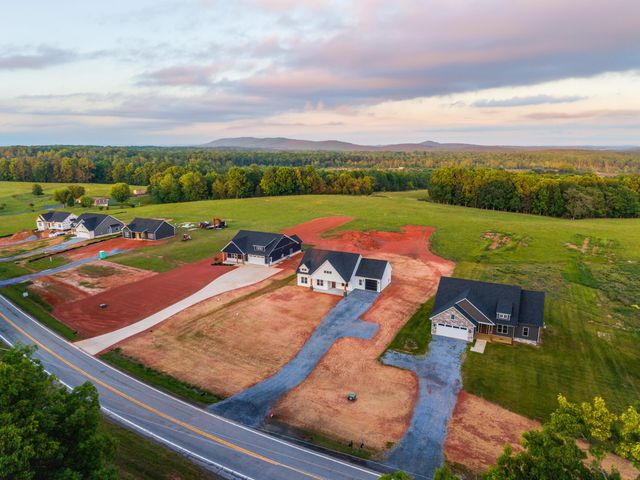 10480 Leesville RD, Lynch Station, VA 24571