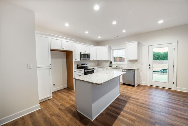 10480 Leesville RD, Lynch Station, VA 24571
