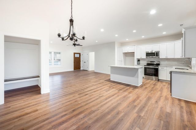 10480 Leesville RD, Lynch Station, VA 24571