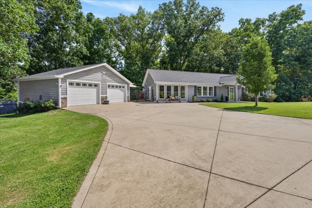 203 Shane Lee Cir, Dover, TN 37058