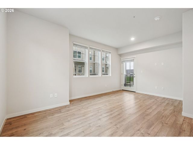 17168 Sw SNOWDALE St H-102, Beaverton, OR 97007