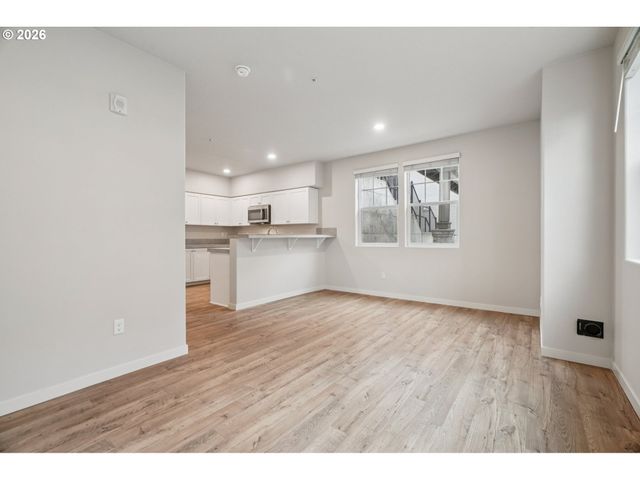 17168 Sw SNOWDALE St H-102, Beaverton, OR 97007