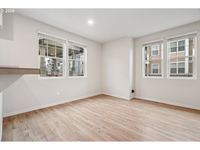 17168 Sw SNOWDALE St H-102, Beaverton, OR 97007