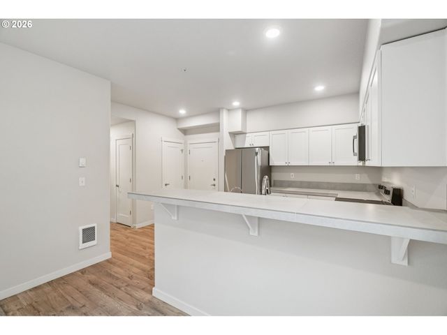 17168 Sw SNOWDALE St H-102, Beaverton, OR 97007