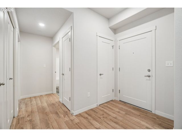 17168 Sw SNOWDALE St H-102, Beaverton, OR 97007