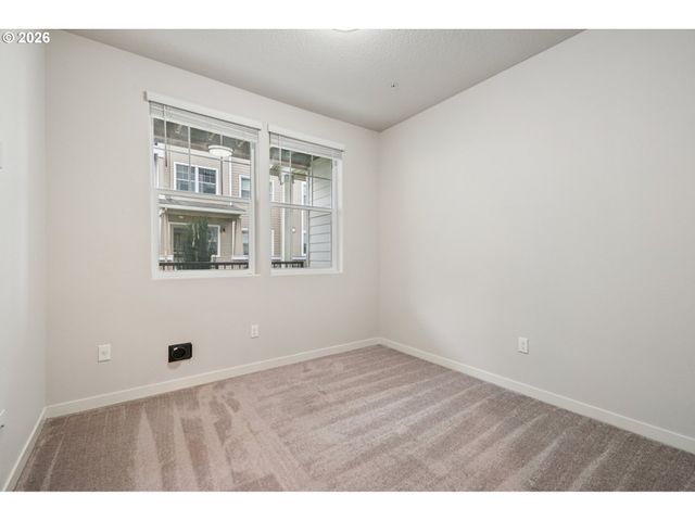 17168 Sw SNOWDALE St H-102, Beaverton, OR 97007