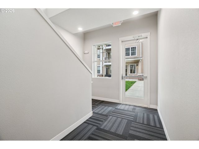 17168 Sw SNOWDALE St H-102, Beaverton, OR 97007