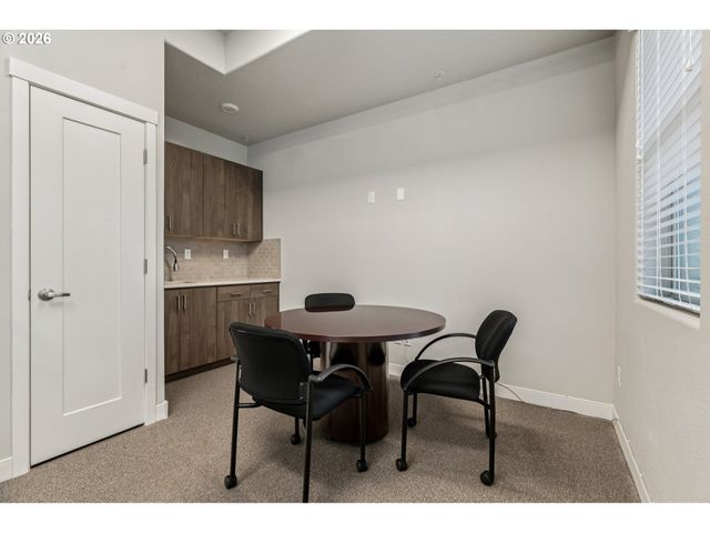 17168 Sw SNOWDALE St H-102, Beaverton, OR 97007