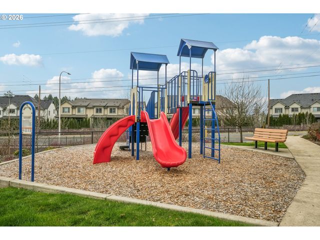 17168 Sw SNOWDALE St H-102, Beaverton, OR 97007