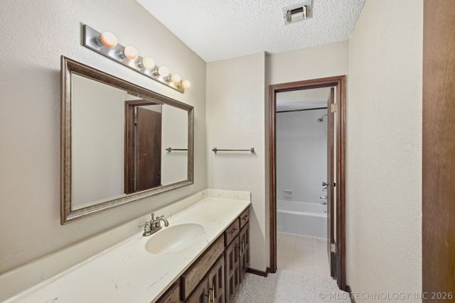 2412 W Fort Worth Street, Broken Arrow, OK 74012