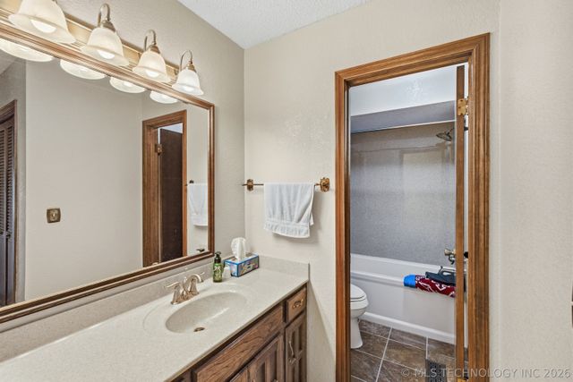 2412 W Fort Worth Street, Broken Arrow, OK 74012