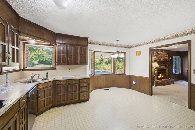 2412 W Fort Worth Street, Broken Arrow, OK 74012