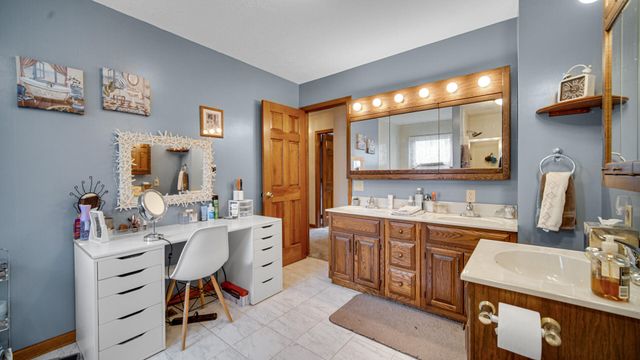 100 N Pawnee Court, La Porte, IN 46350