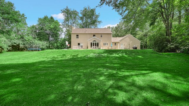 100 N Pawnee Court, La Porte, IN 46350