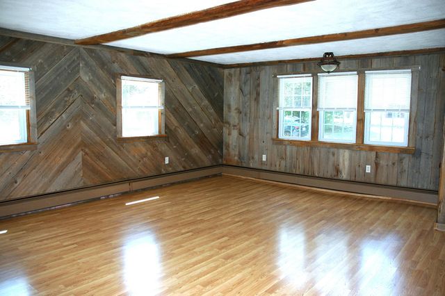 10 South Road, Londonderry, NH 03053