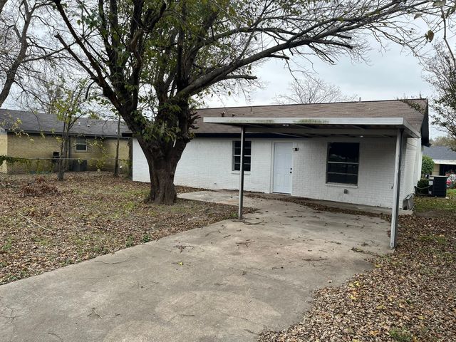 3771 Stagecoach Trail, Dallas, TX 75241