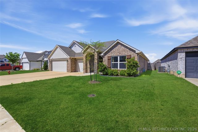 10114 S 230th East Avenue, Broken Arrow, OK 74014