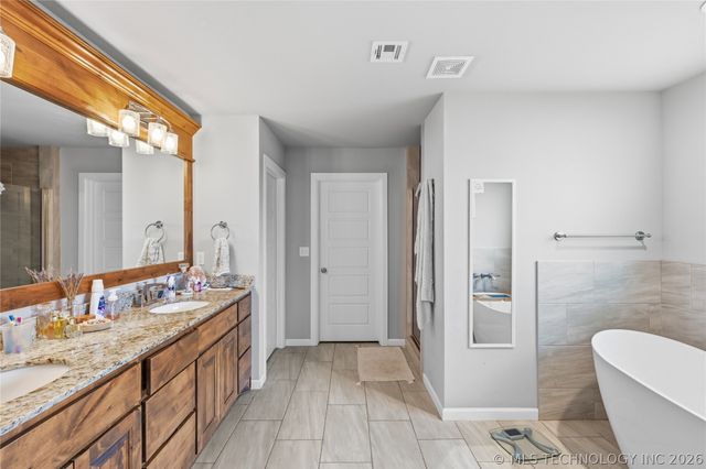 10114 S 230th East Avenue, Broken Arrow, OK 74014