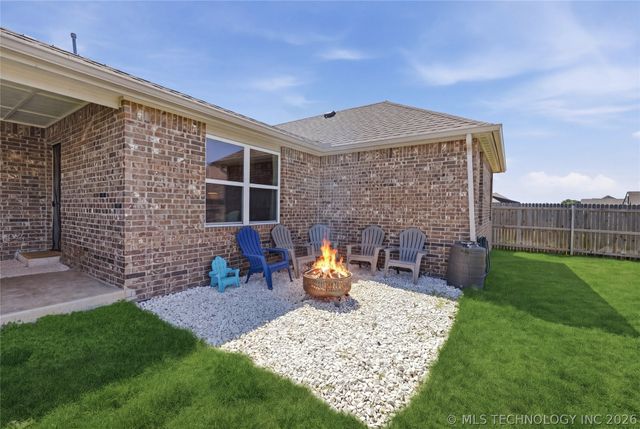 10114 S 230th East Avenue, Broken Arrow, OK 74014