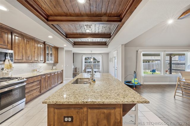10114 S 230th East Avenue, Broken Arrow, OK 74014