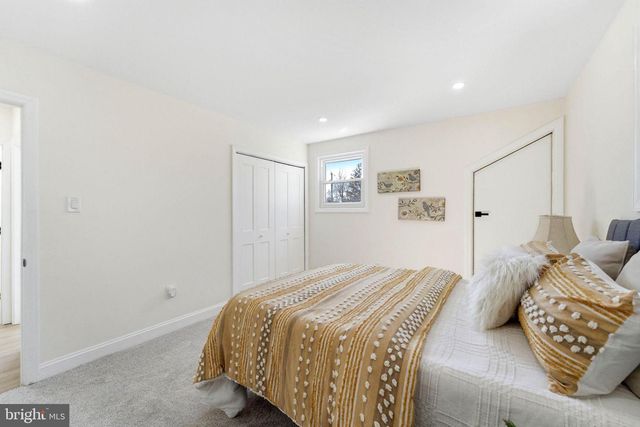 16 SARATOGA RD, Stratford, NJ 08084