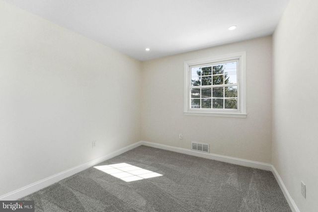 16 SARATOGA RD, Stratford, NJ 08084