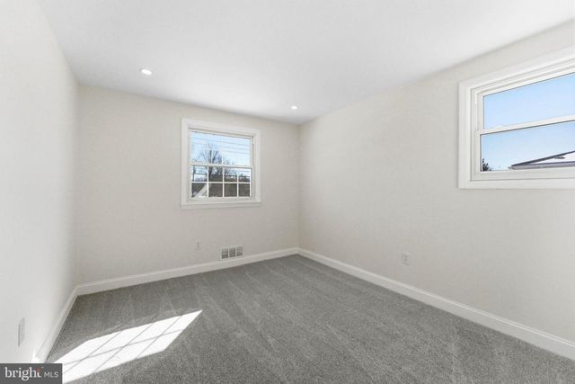 16 SARATOGA RD, Stratford, NJ 08084