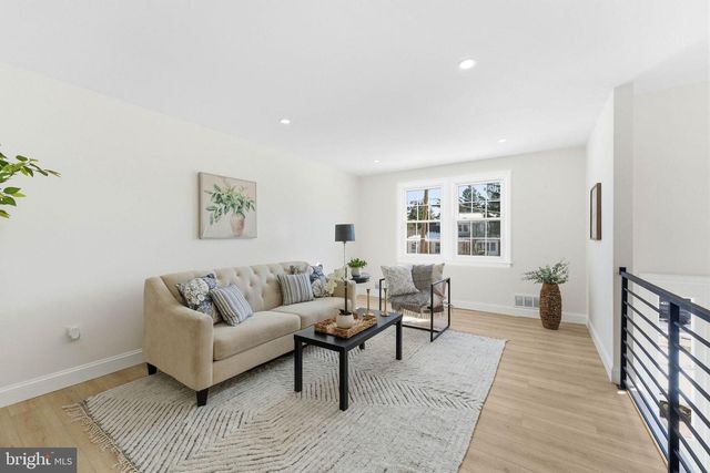 16 SARATOGA RD, Stratford, NJ 08084