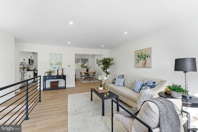 16 SARATOGA RD, Stratford, NJ 08084