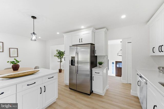 16 SARATOGA RD, Stratford, NJ 08084